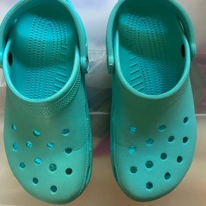 Turquoise Crocs w9 m7